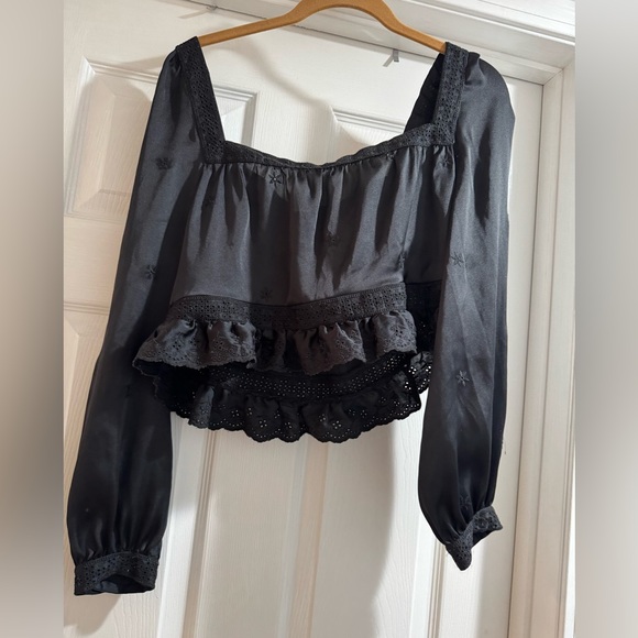 Aritzia Sunday Best Mayday cropped satin blouse - Picture 3 of 8